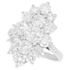 Bague grappe française en or blanc et diamants de 3,96 carats