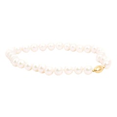 Round White Freshwater Pearl Necklace with 18 Carat Gold Clasp