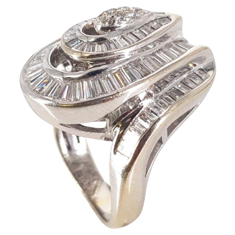 18ct White Gold Diamond Dress Ring For Sale at 1stDibs