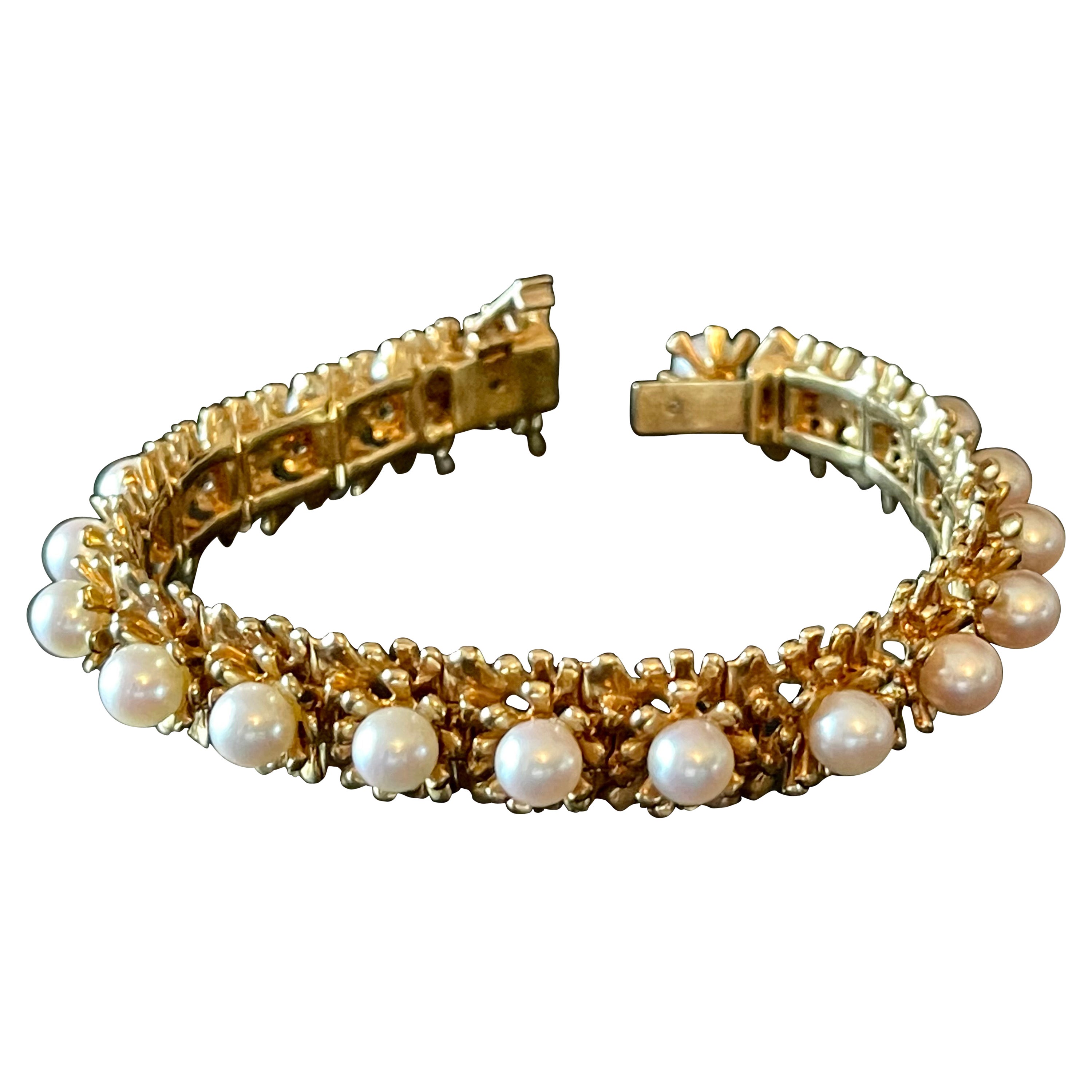 18 K Yellow Gold Vintage Bracelet with Akoya Pearls For Sale