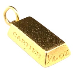 Cartier, breloque rétro en or jaune 18 carats avec ouverture à quart-de-lune en forme d'ingot