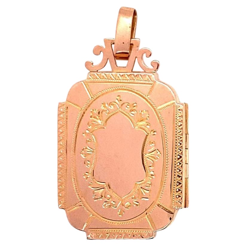 French Medallion Souvenir Holder Rose Gold 18 Karat For Sale