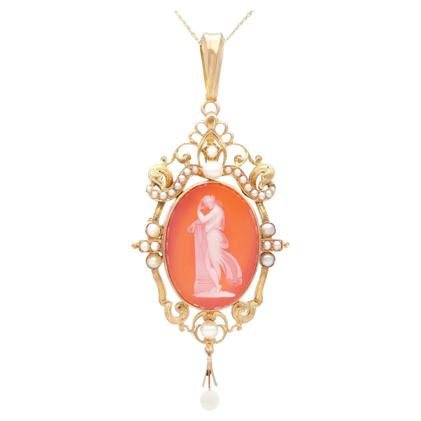 Antique 20.61 Quartz Hardstone and Pearl Yellow Gold Cameo Brooch / Pendant For Sale