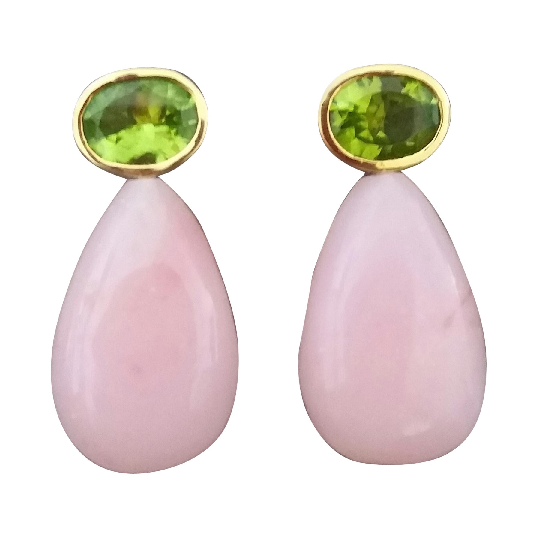 Ovaler facettierter Peridot 14 Karat Gelbgold Lünette Rosa Opal Plain Tropfenohrringe