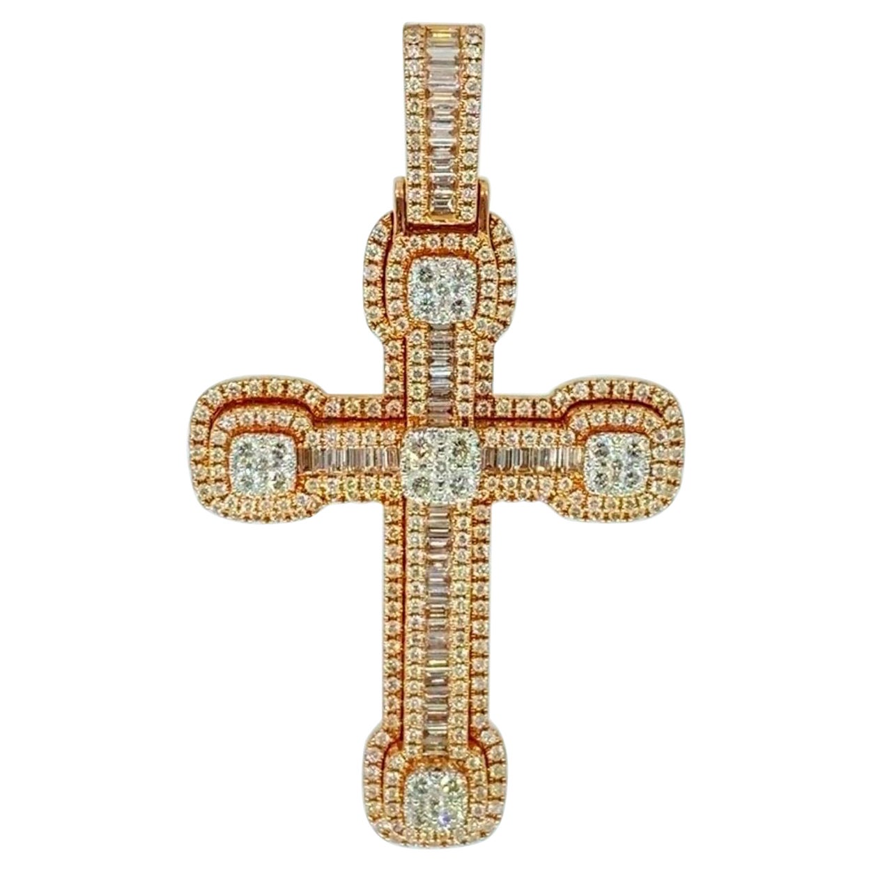 Pendentif croix en or rose 14 carats avec diamants baguettes et ronds de 5,00 carats en vente