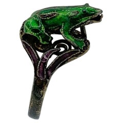 Bague grenouille antique Art déco en argent tridimensionnel émaillé vert