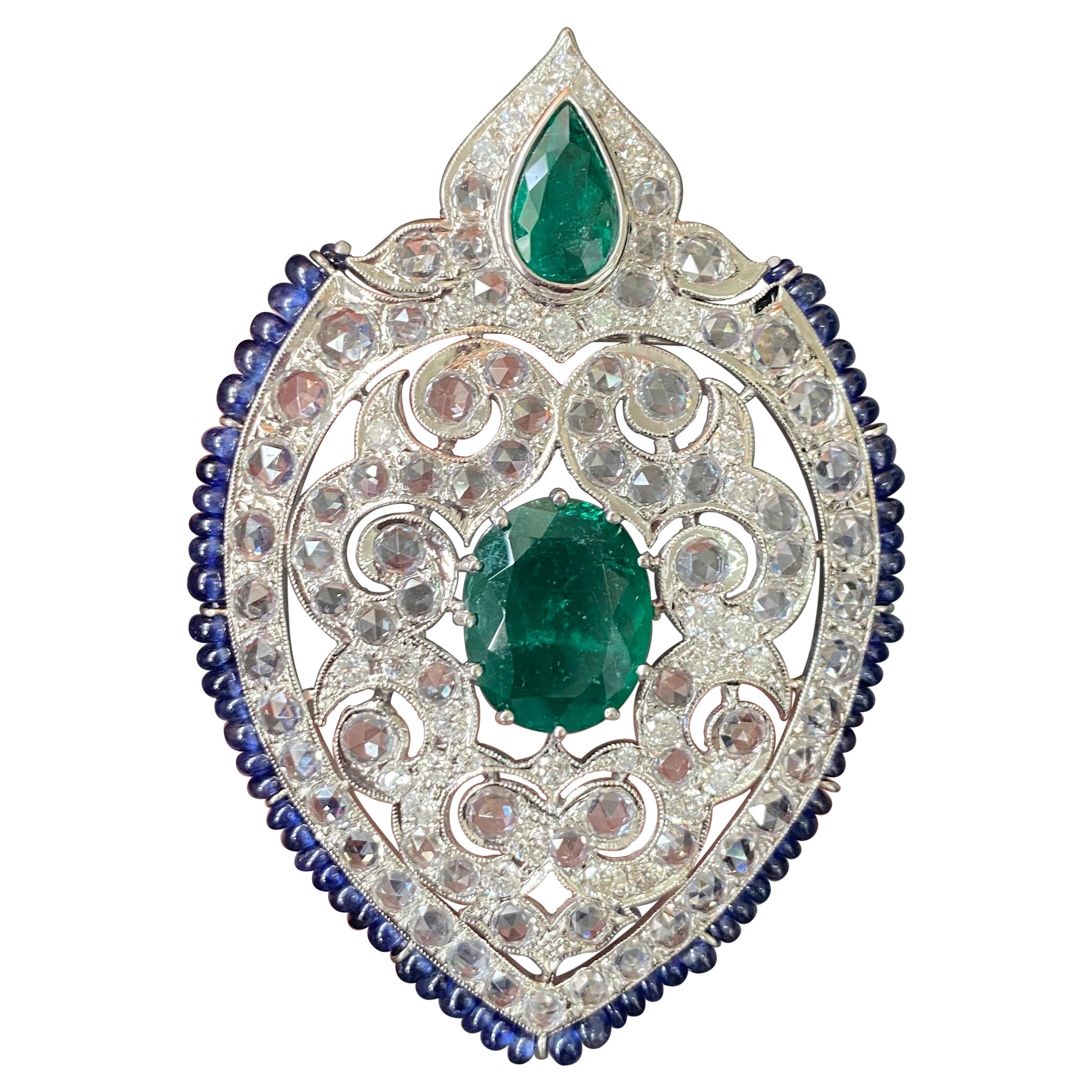 Brosche mit Smaragd, Saphir und Diamant im Art-déco-Stil