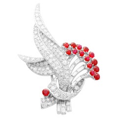 Broche vintage en platine avec diamants de 4,32 carats et rubis de 1,93 carat