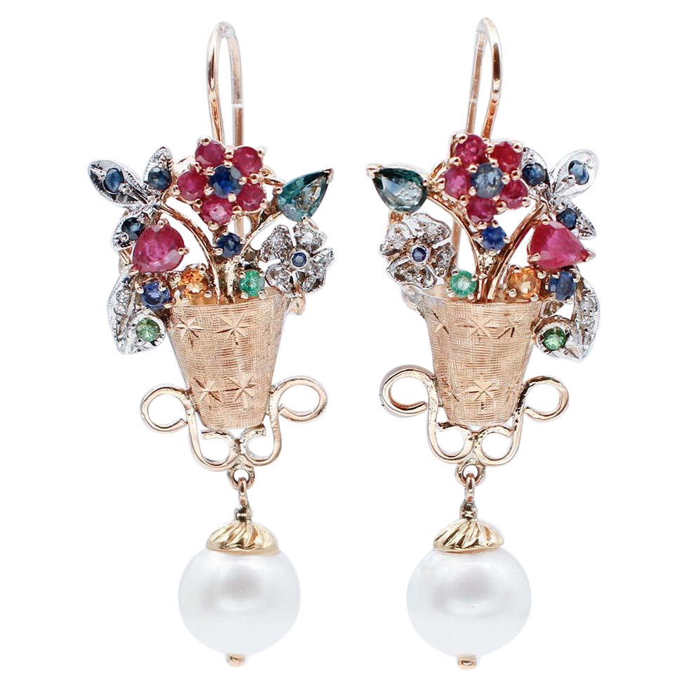 Rubis, saphirs, émeraudes, diamants, perles, 14 carats  Pendants d'oreilles - Or en vente