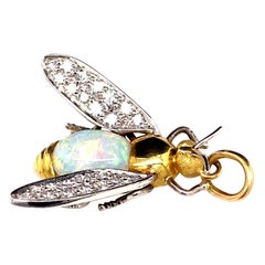 Vintage Opal Diamantbesetzter Bienenanhänger aus 18 Karat Weiß- und Gelbgold