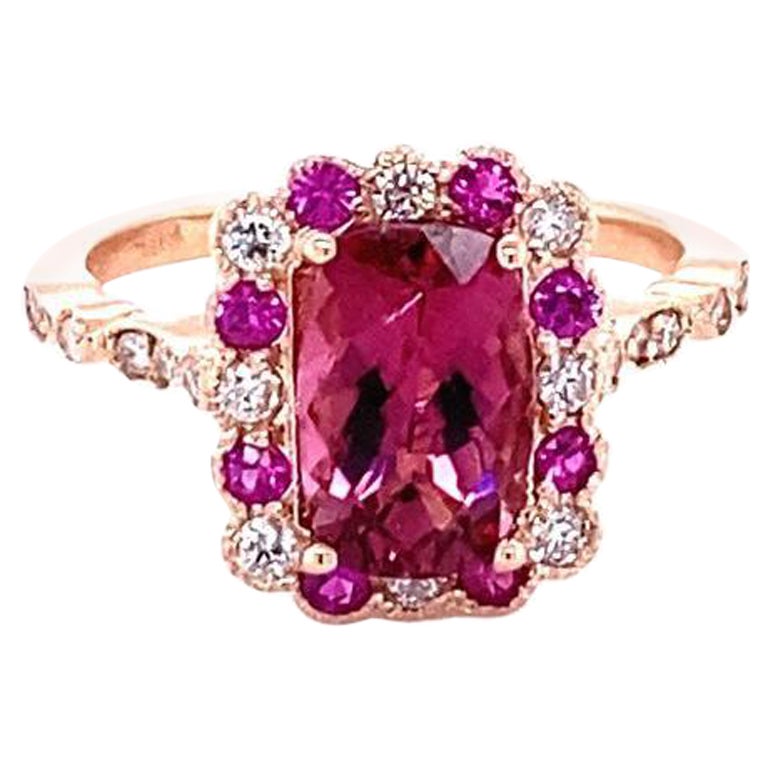 Verlobungsring aus Roségold mit 2,40 Karat rosa Turmalin, Diamant und Saphir im Angebot