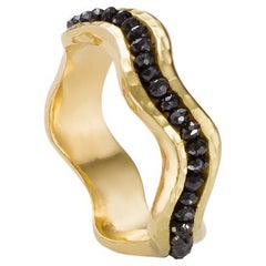 18KY Wave Ring with Black Diamonds