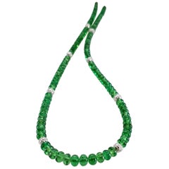 Collier de perles Rondel en tsavorite vert vif et or blanc 18 carats
