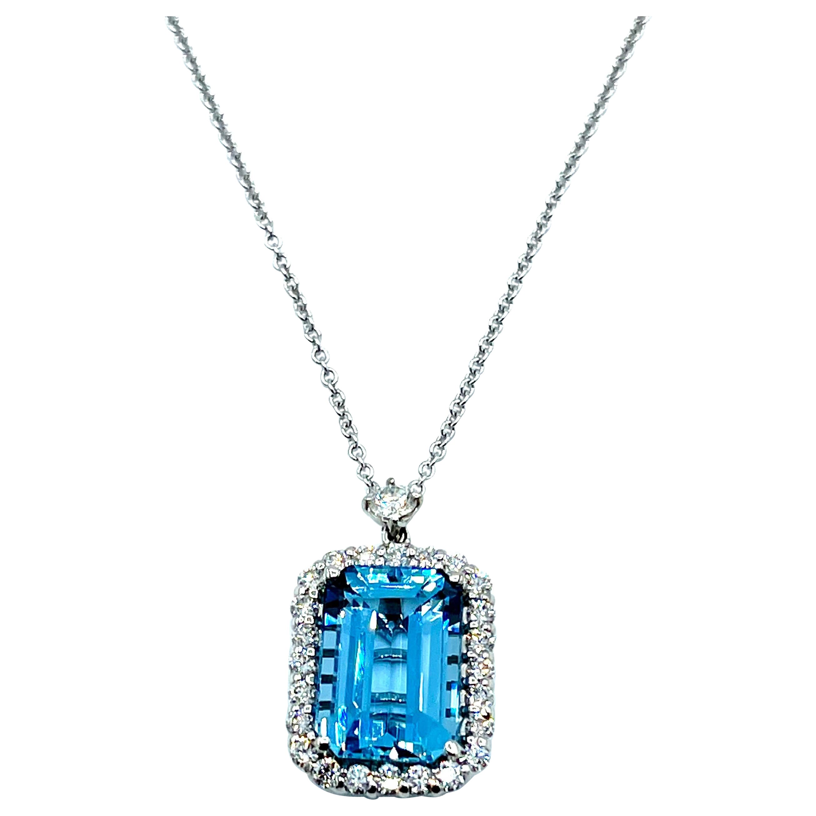 18 Karat Halskette mit 6,25 Karat Aquamarin im Smaragdschliff und Diamant-Anhänger