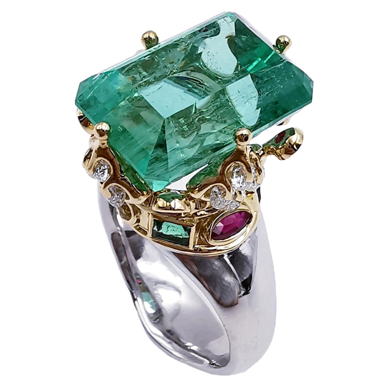 18K Gold 12ct No Oil Russian Emerald Ring, Crown Design Ring For Sale