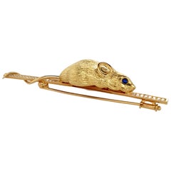 18kt Yellow Gold Mouse Brooch with Sapphire and Diamonds
