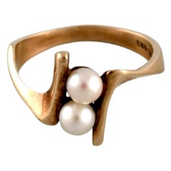 Danish Jeweler, Modernist Vintage Ring in 8 Carat Gold with Two Cultured Pearls