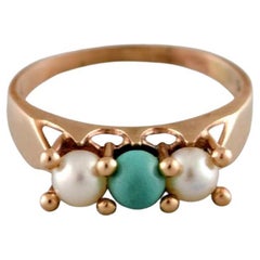 Scandinavian Jeweler, Vintage Ring in 14 Carat Gold Adorned with Cultured Pearls