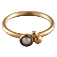 Scandinavian Jeweler, Vintage Ring in 8 Carat Gold Adorned with Cultured Pearl