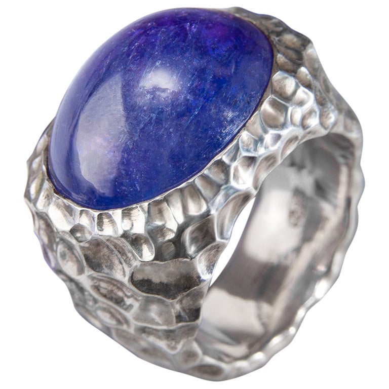 Grande bague unisexe en argent avec tanzanite bleu foncé et grand cabochon en vente