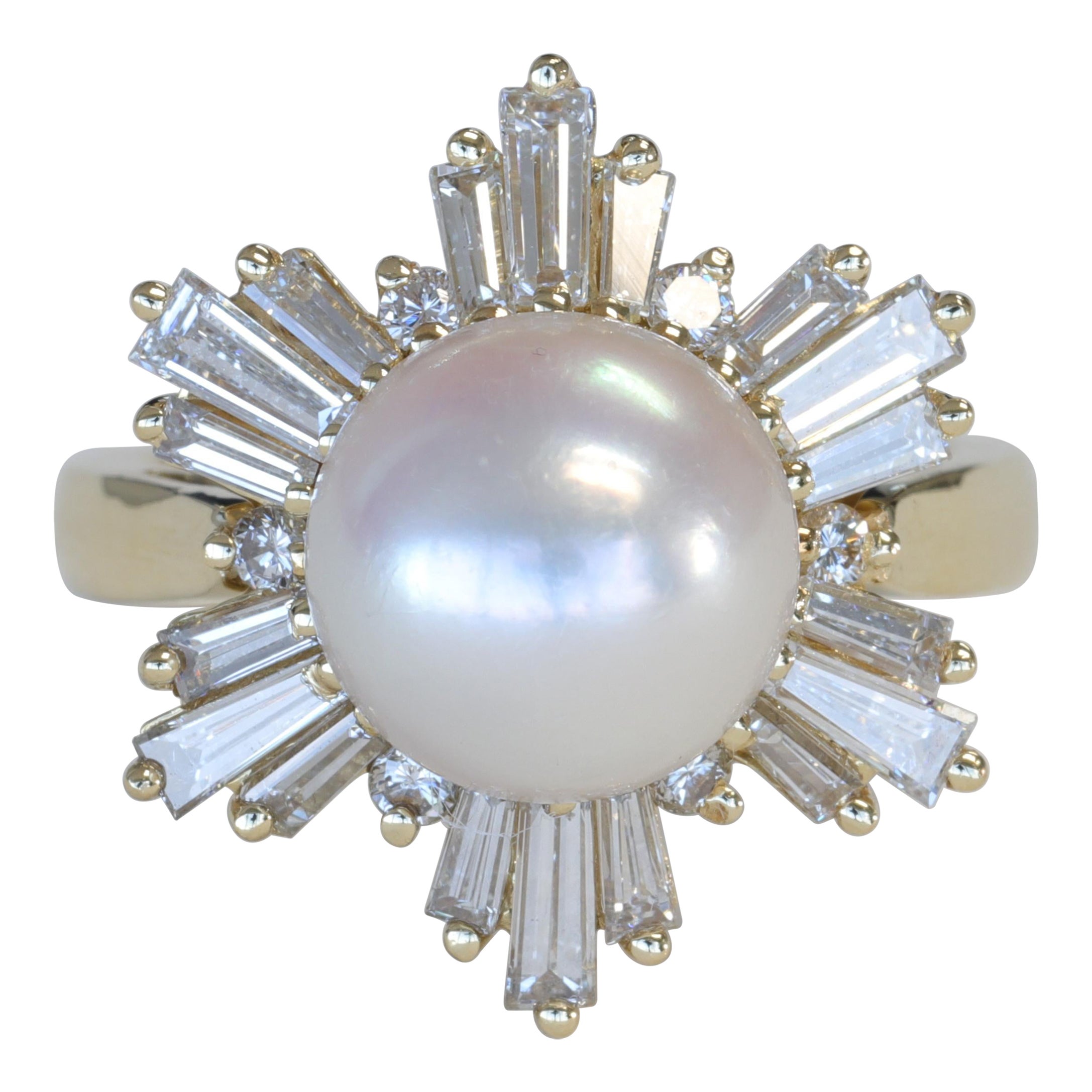 Mikimoto Bague flocon de neige en or jaune 18 carats, perles et diamants baguettes en vente