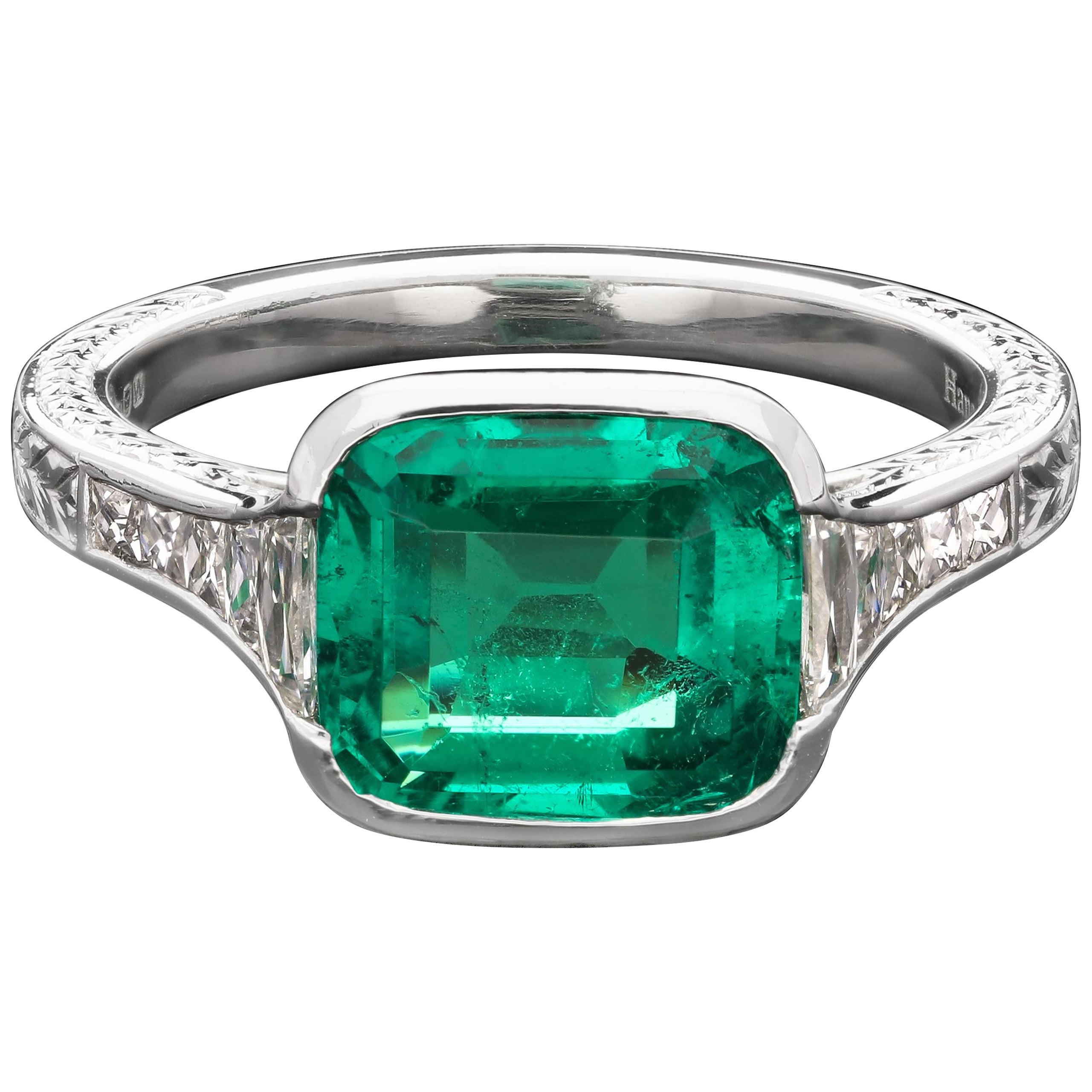 Hancocks Contemporary 2.42ct Colombian No Oil Emerald French Cut Diamond Ring For Sale