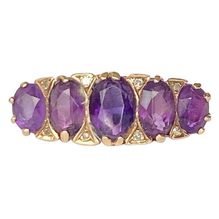 Vintage Amethyst mit fünf Steinen und Diamantspitzen, Modelliert aus 9 Karat Gold