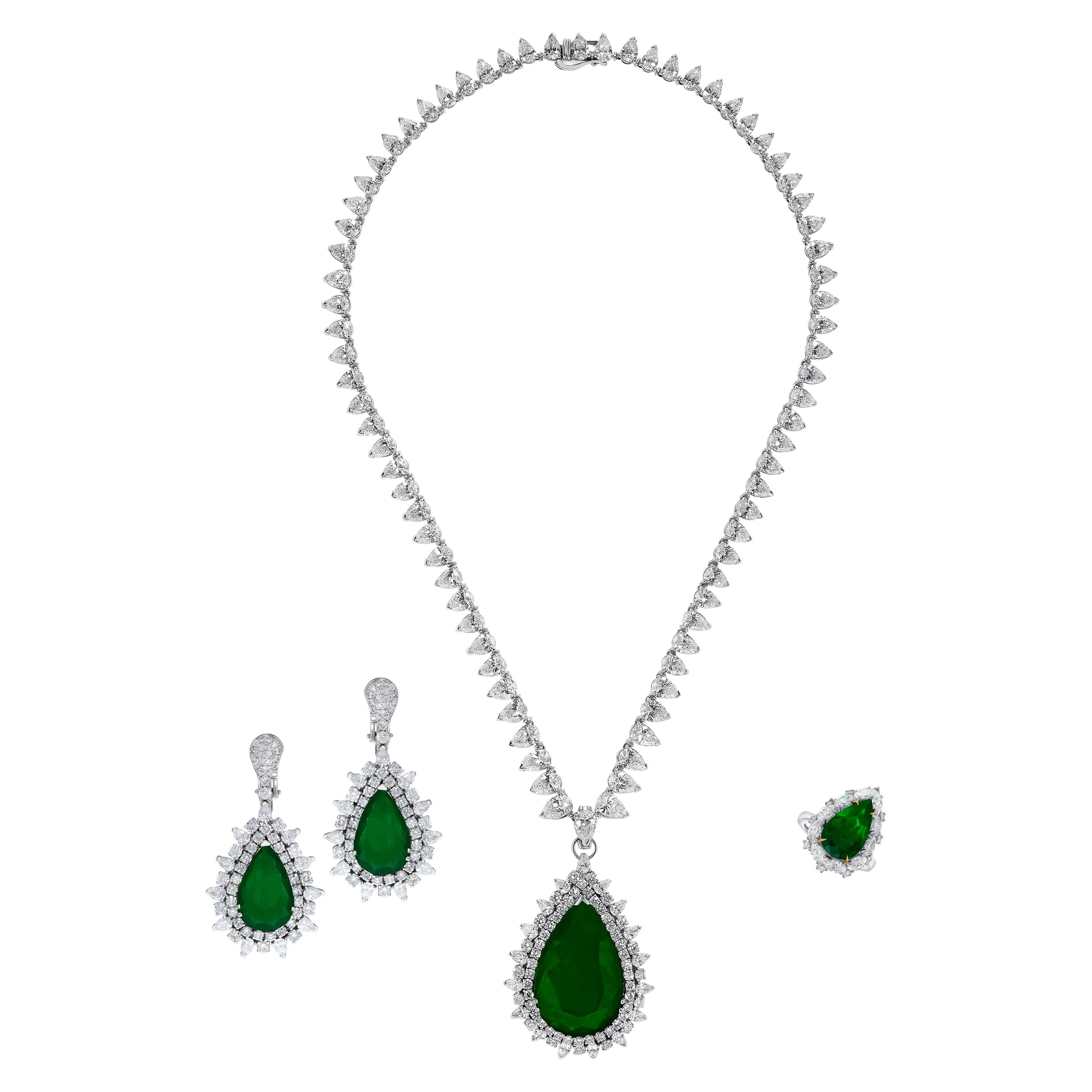 Emilio Jewelry Certified 117.00 Carat Colombian Muzo Vivid Green Emerald Suite  For Sale
