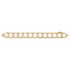 Antiguo broche de barra de oro amarillo de 18 quilates con perlas naturales y diamantes, circa 1880