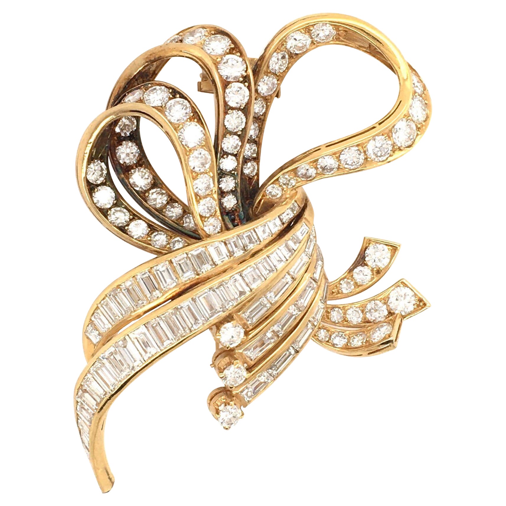 1964 Andrew Grima Gold and Diamond Brooch at 1stDibs