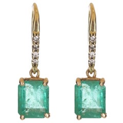 Pendientes colgantes de oro con esmeralda y diamantes de 14 quilates y 2,53 tcw