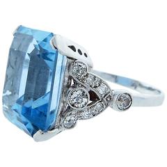 Tasteful Art Deco Aquamarine Diamond Platinum Ring