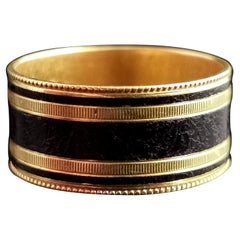 Antique Georgian Mourning Band Ring, 18 Karat Yellow Gold and Black Enamel 