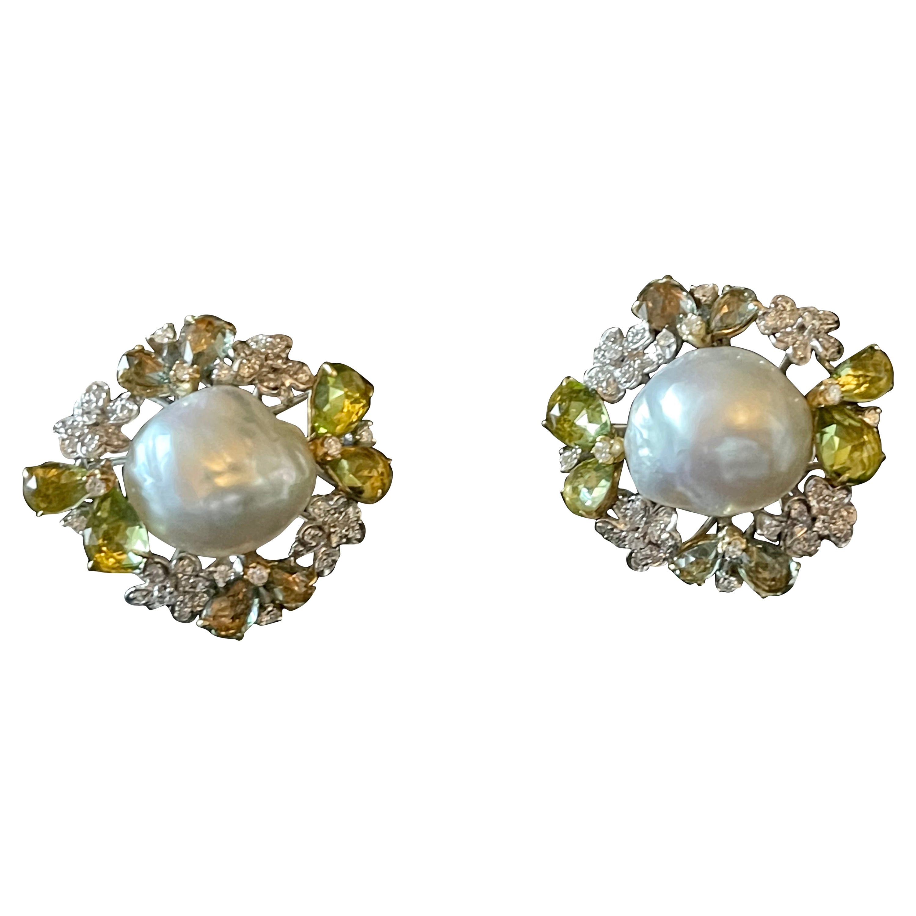 18 K Gold Baroque South Sea Pearls Diamonds Green Sapphire Peridot Earclip For Sale