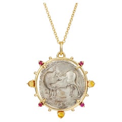 Médaillon en argent 18 carats avec rubis et citrine cabochon, ancienne pièce de monnaie Bull