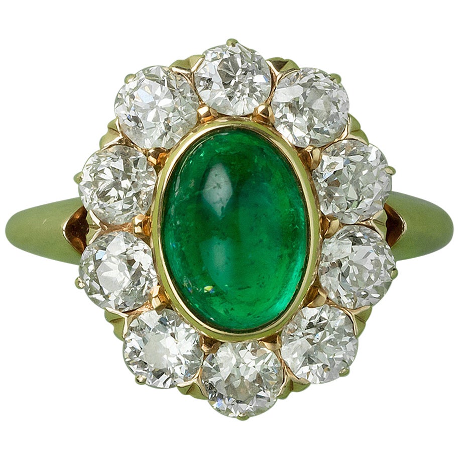 Gold Cluster Ring with Emerald and Diamonds For Sale