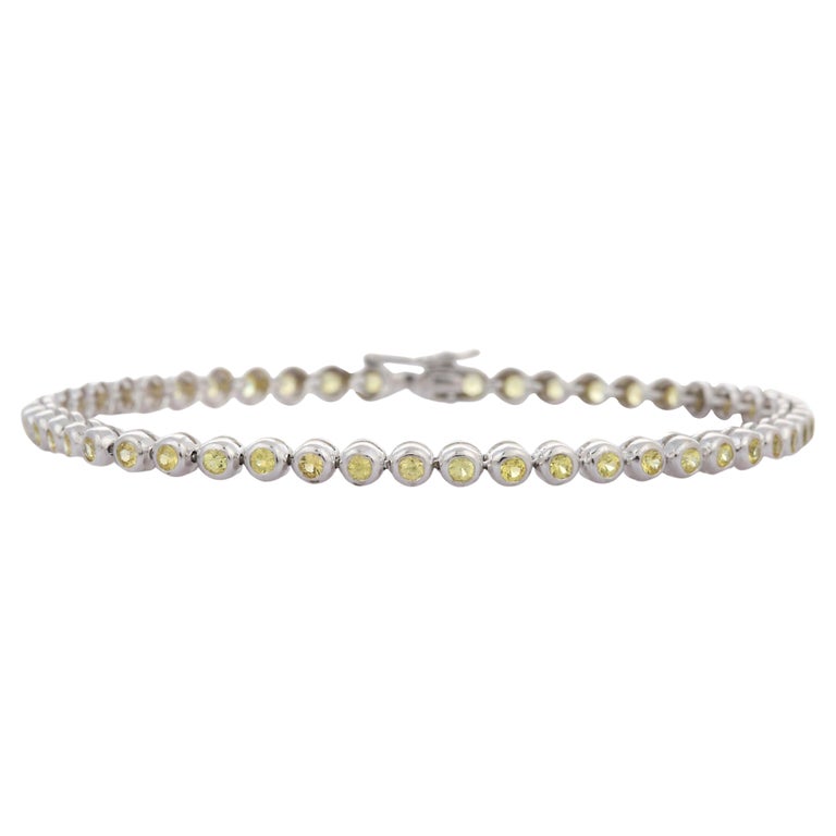 18K White Gold Round Cut Yellow Sapphire Tennis Bracelet For Sale at