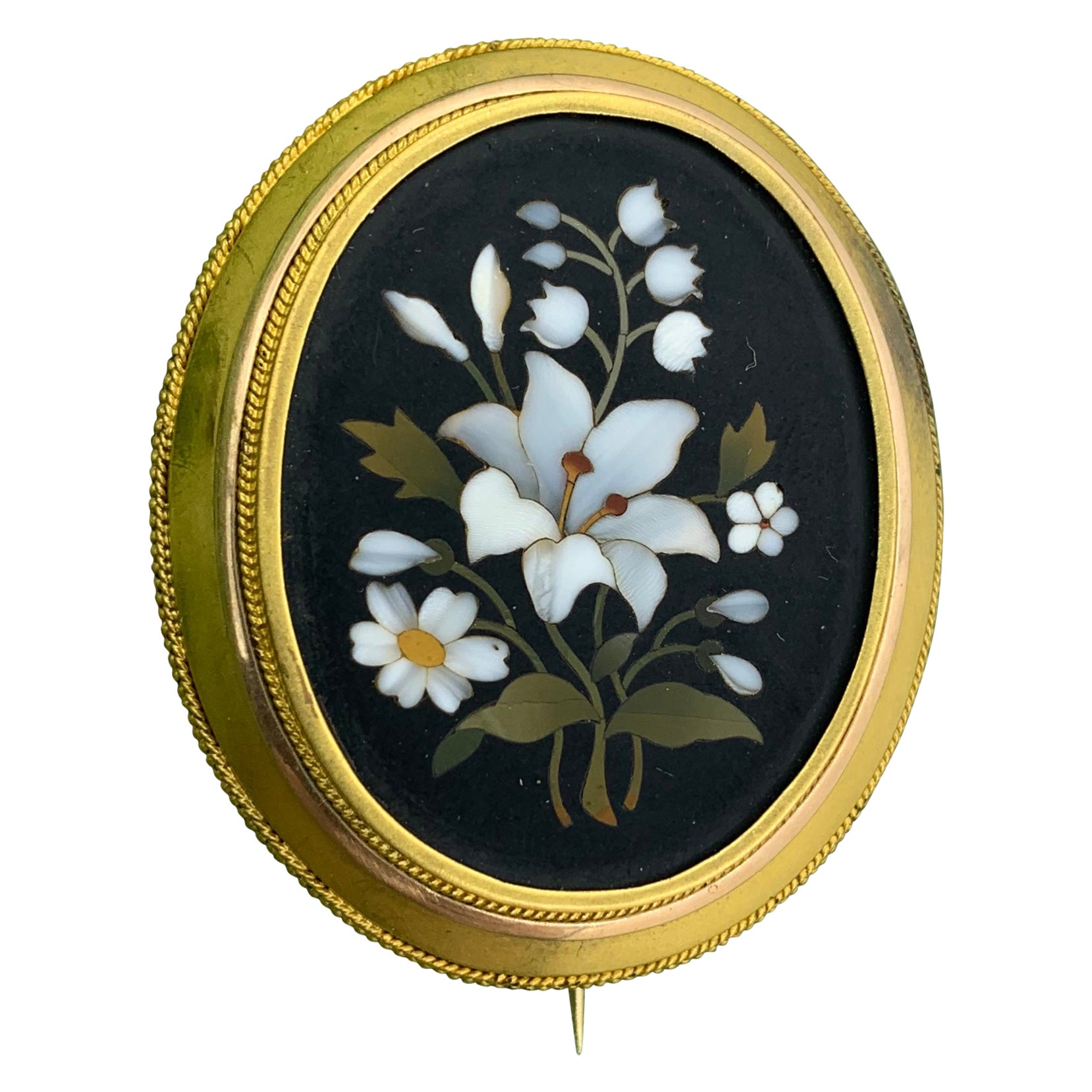 Broche épingle ancienne victorienne étrusque en or avec fleur en Pietra Dura et libellule de vallée en vente