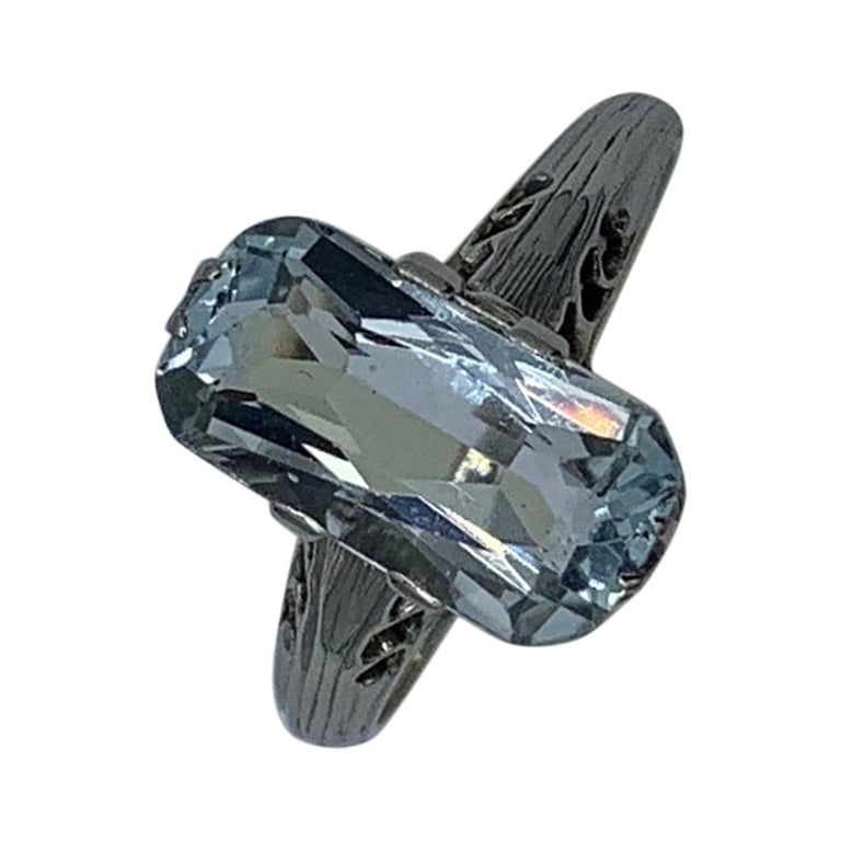 Art Deco 2.3 Carat Aquamarine Ring 18 Karat White Gold Emerald Cut For Sale