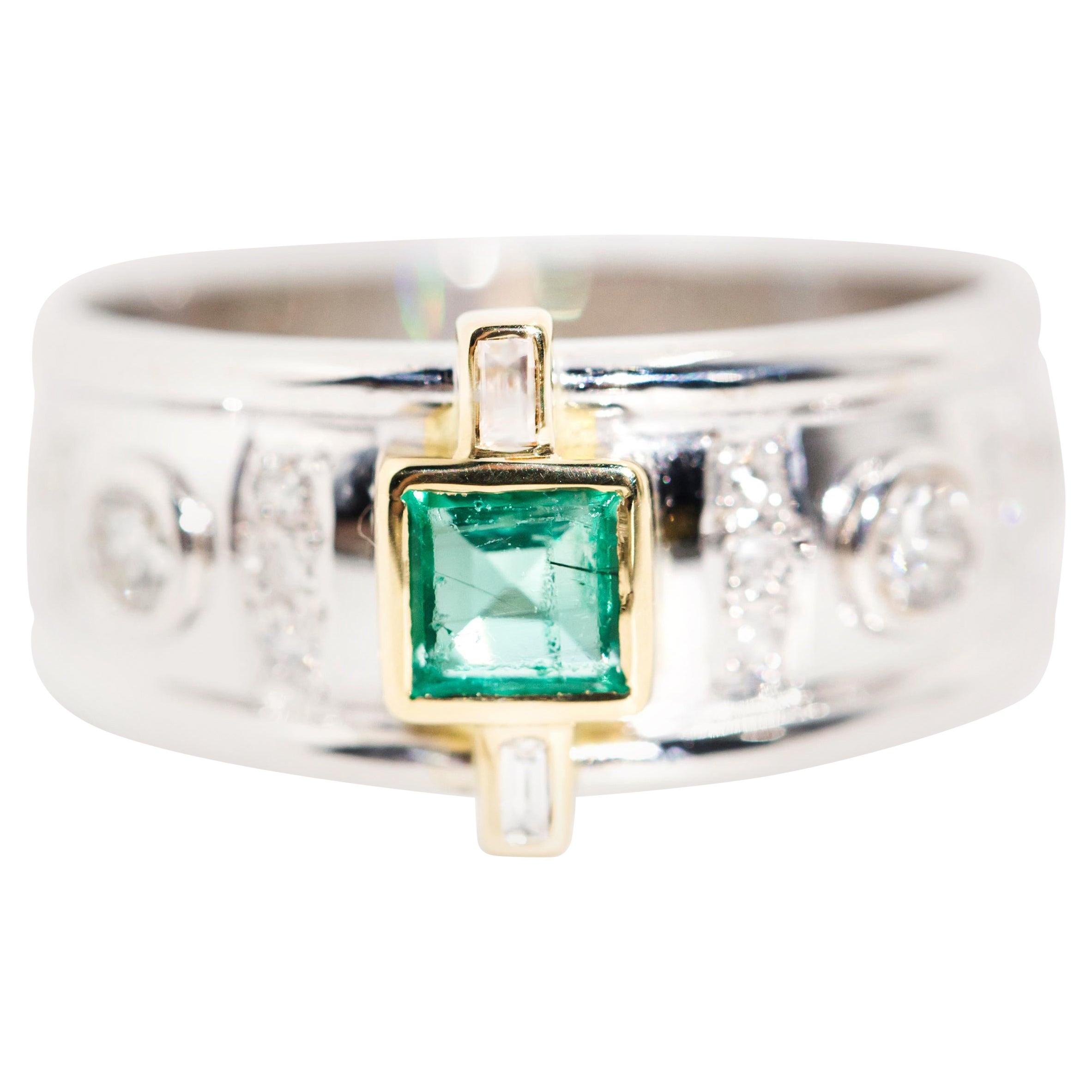 0.45 Carat Green Natural Emerald Diamond Vintage Men's Ring in 9 Carat Gold