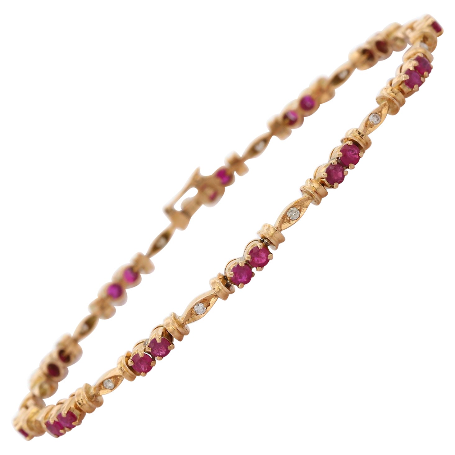18K Yellow Gold Round Ruby Diamond Bracelet In New Condition For Sale In Houston, TX