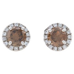 Clous d'oreilles en or blanc 14 carats avec halo de diamants, percé de 0,94 carat