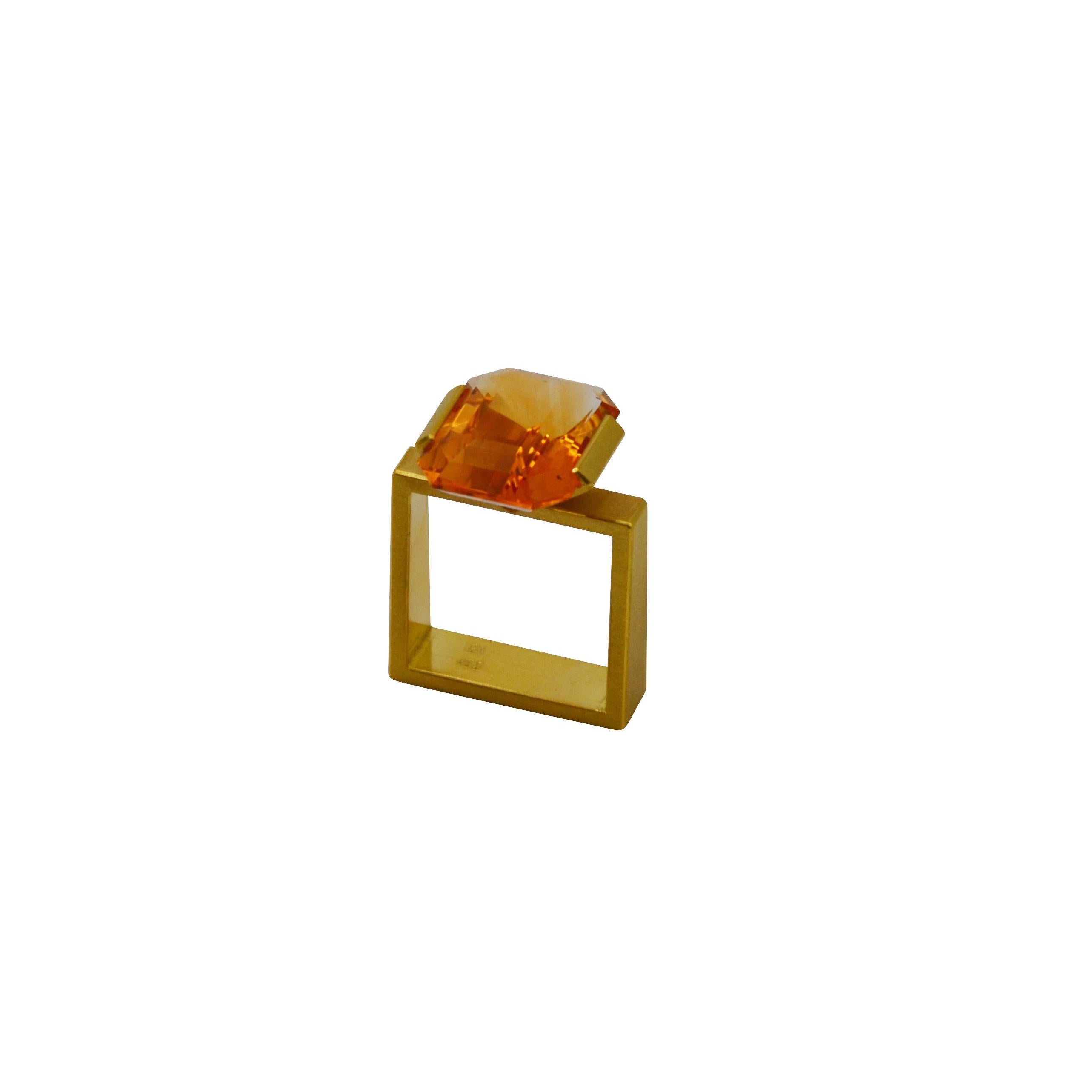 Contemporary 18 Karat Yellow Gold Citrine Cocktail Ring For Sale