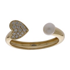 18 Karat Hearts Yellow Gold Ring with Vs Gh Diamonds and White Pearl