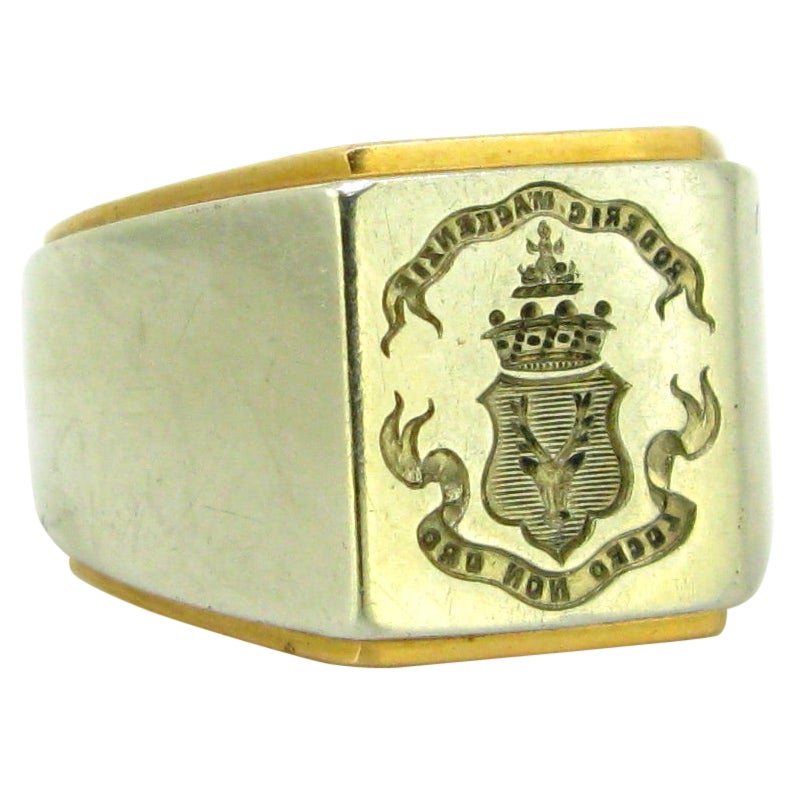 Vintage Family Crest Signet Ring, 18kt Yellow and White Gold, France, circa 1960 For Sale