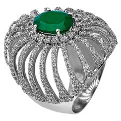 18 Karat Apus White Gold Ring with Vs Gh Diamonds and Green Emerald