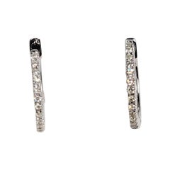 Boucles d'oreilles Huggie en or blanc 14 carats avec diamants