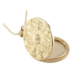 Collier médaillon vintage à fleurs gravé à la main en or jaune 14 carats