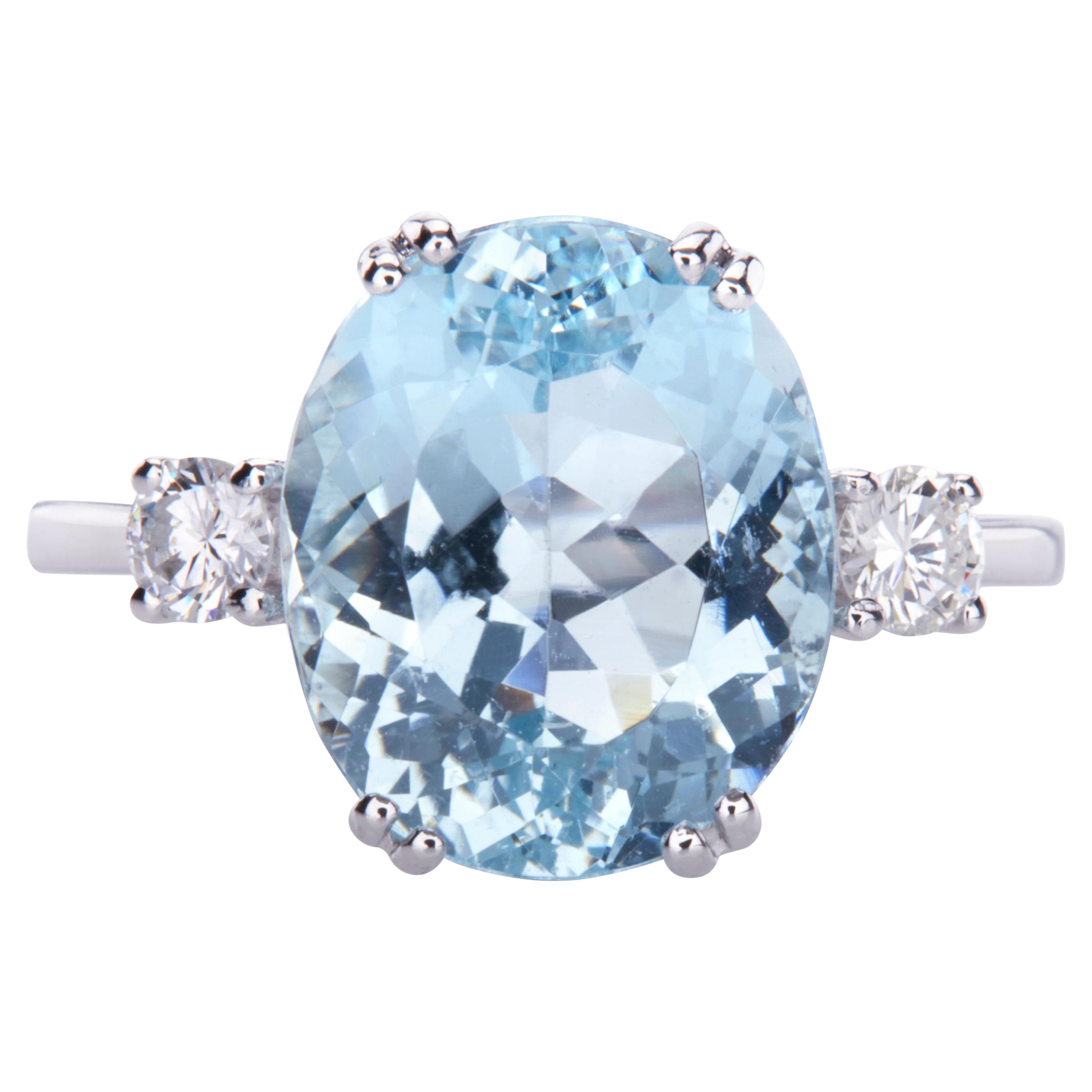 Ring in 18Kt White Gold with Oval 4.31ct Aquamarine Sea Blue Colour and Diamonds For Sale