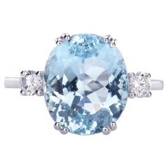 Ring in 18Kt White Gold with Oval 4.31ct Aquamarine Sea Blue Colour and Diamonds